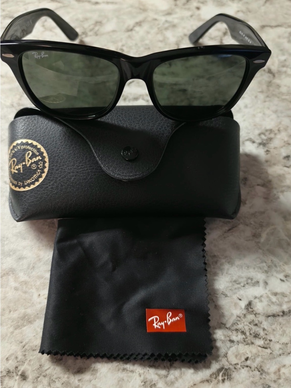 Ray-Ban RB2140 original Wayfarer classic sunglasses black frame G-15 Green lens